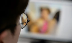 Sites porno, cyberharcĂšlement... Le gouvernement avance sur la protection de l'enfance sur internet