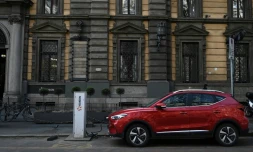 Automobile: l'UE valide la fin des moteurs thermiques en 2035