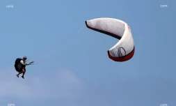 Un concours de parapente Master Accro se de?roule a? Saint-Leu ce dimanche. (Photo RB Imaz Press Re?union)