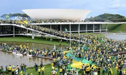 Brésil: les émeutes bolsonaristes attisées par la désinformation