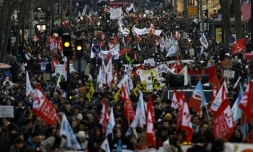 Retraites: à Paris, des forces de l'ordre discrÚtes et des débordements encore contenus