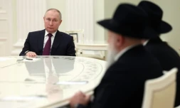 Poutine accuse "les néonazis en Ukraine" de commettre des crimes contre les civils