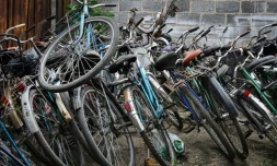 Ukraine: près du front Sud, une garderie à vélos pour attendre le retour de la paix