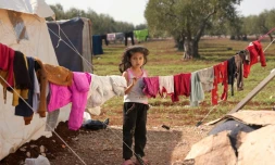 Syrie: à Jandairis, les rescapés campent dans les ruines