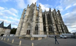 La cathédrale de Beauvais, tour de Babel inachevée, s'offre un lifting vertigineux
