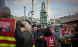 Après trois semaines de grève et une augmentation de salaire, les raffineurs décident de la suite de leur mouvement