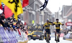 Cyclisme: Wout van Aert offre Gand-Wevelgem à son équipier Christophe Laporte