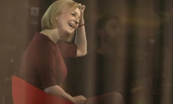 Liz Truss reconnaît des erreurs de communication mais maintient les baisses d'impôts