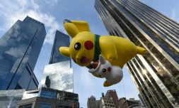 Un ballon Pikachu flottant dans le ciel de New York le 26 novembre 2015