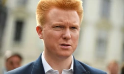 L'épouse d'Adrien Quatennens l'accuse à nouveau, le député conteste