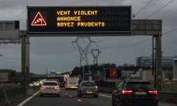 Les vents violents de la tempĂȘte GĂ©rard perturbent le quart nord-ouest de la France