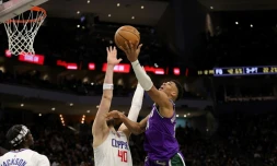 NBA: Giannis claque 54 points, les gifles ont failli partir entre Cavs et Grizzlies