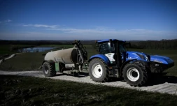 Nouvel or noir: quand le tracteur carbure grĂące aux bouses de vache