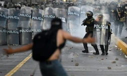 PĂ©rou: violents heurts lors du grand rassemblement Ă Lima, la prĂ©sidente appelle Ă une "trĂȘve"