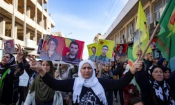 Syrie: des milliers de Kurdes manifestent contre les frappes turques dans le Nord-Est
