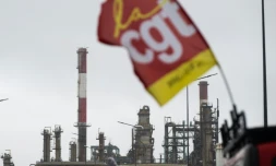 Retraites: la CGT Pétrole appelle à la grÚve, le gouvernement veut éviter le "bras de fer"