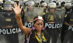 Pérou: la présidente demande aux manifestants de rester "pacifiques et calmes" à Lima