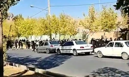 En Iran, des écolières manifestent et défient la répression 