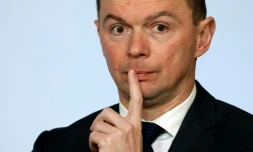 Retraites: le ministre Dussopt fragilisé à un moment clé