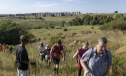 Randonnée urbaine à Soweto, entre détritus et mines d'or