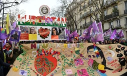 Des milliers de manifestants à Paris en hommage à trois militantes kurdes assassinées en 2013
