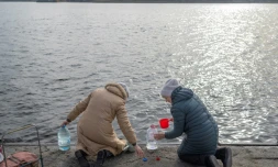 Ukraine: au bord du Dniepr à Kherson, réserve d'eau et réseau mobile russe