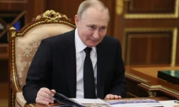Poutine reconnaît un conflit "long" en Ukraine, relativise le recours à l'arme nucléaire