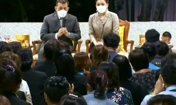 Tuerie dans une crèche: le roi de Thaïlande "partage la douleur" des familles