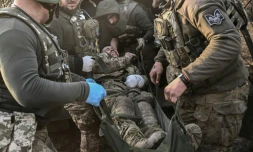 "Un jour normal": le défilé des blessés de Bakhmout
