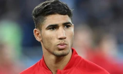 Le défenseur marocain Achraf Hakimi avant le coup d'envoi du math face à l'Espagne au Mondial