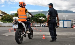 Des élèves du lycée Bellepierre ont participé à une matinée de sensibilisation à la conduite d’un deux-roue motorisé.