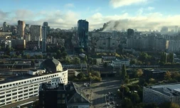 L'Ukraine subit des bombardements russes d'ampleur, le Bélarus annonce un déploiement de troupes