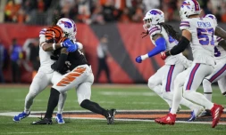 NFL: le joueur des Bills toujours dans un "état critique" après un choc durant un match