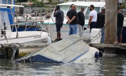 bateau dans l'eau au port de Sainte-Marie, passage de freddy (Photo : sly/www.imazpress.com)