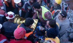 Séisme en Turquie et Syrie: les secours entre vies sauvées et insécurité