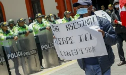 Pérou: les proches des victimes tuées dans les manifestations demandent "justice"