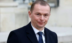 Dussopt rattrapé par une affaire de "favoritisme"