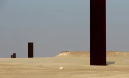 Dans le désert du Qatar, oeuvre d'art cherche visiteurs désespérément