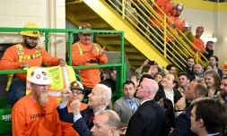 Biden à la rencontre des "cols bleus", pour prolonger l'élan de son discours au CongrÚs