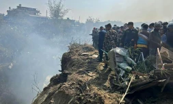 Un avion avec 72 personnes à bord s'écrase au Népal