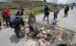 Pérou: le gouvernement ordonne le déblocage des routes par la police et l'armée