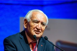 L'ancien Premier ministre Jean-Pierre Raffarin, le 28 mai 2026 à Paris. (RICCARDO MILANI / HANS LUCAS / AFP)