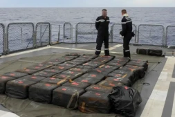 Le contrôle effectué à bord du navire a permis la découverte de 174 ballots de cocaïne, pour un total de 4,24 tonnes. · ©Haut-Commissariat