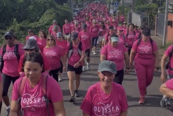 Entre- Deux : une vague rose en soutien aux personnes malades et aux familles déferle sur la ville