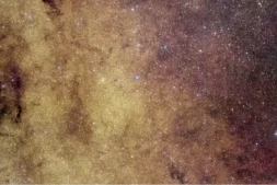 Image diffusée le 23 juin 2026 par l'Agence spatiale européenne et prise le 23 mars 2025 pendant 26 heures par la caméra optique VIS de la sonde Euclid, montrant le centre de notre Voie lactée ( EUROPEAN SPACE AGENCY / Handout )