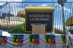 Manifestation des enseignants remplaçants devant le rectorat 
