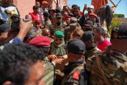 Le Colonel Michael Randrianirina (C) à Antananarivo, le 16 octobre 2025