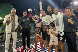 Boxe muay thai : un père et ses deux fils sacrés champions du monde et vice-champion en Thaïlande