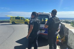 Accident sur la route de la Montagne : un motard loupe le virage et termine dans le ravin, il a été hélitreuillé conscient