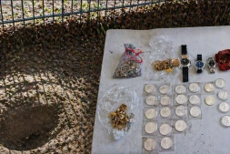 Bijoux, montres de luxe… un enfant découvre un trésor caché dans une aire de jeux à Berlin